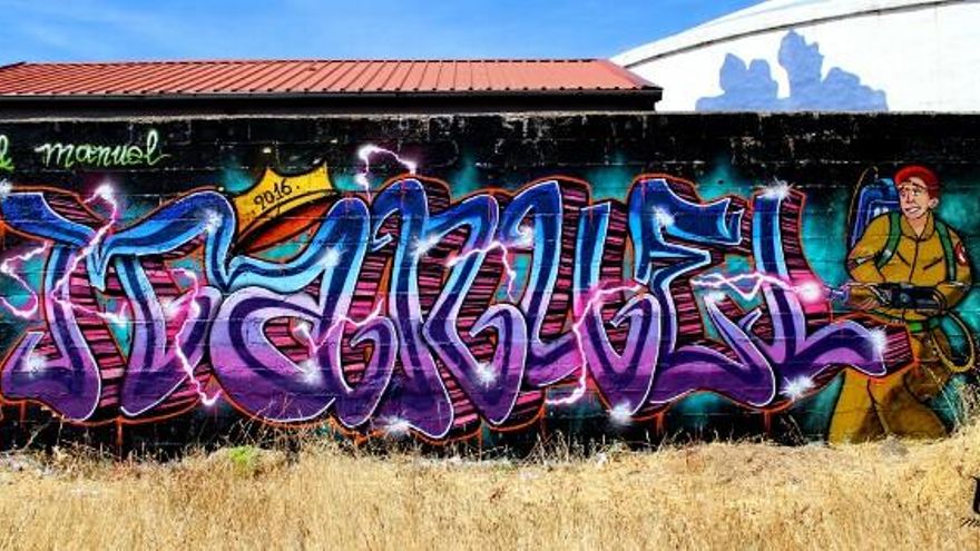 Graffiti 'Cazafantasmas', depositos de agua en la carretera Asturias. Autor: Manuel García.