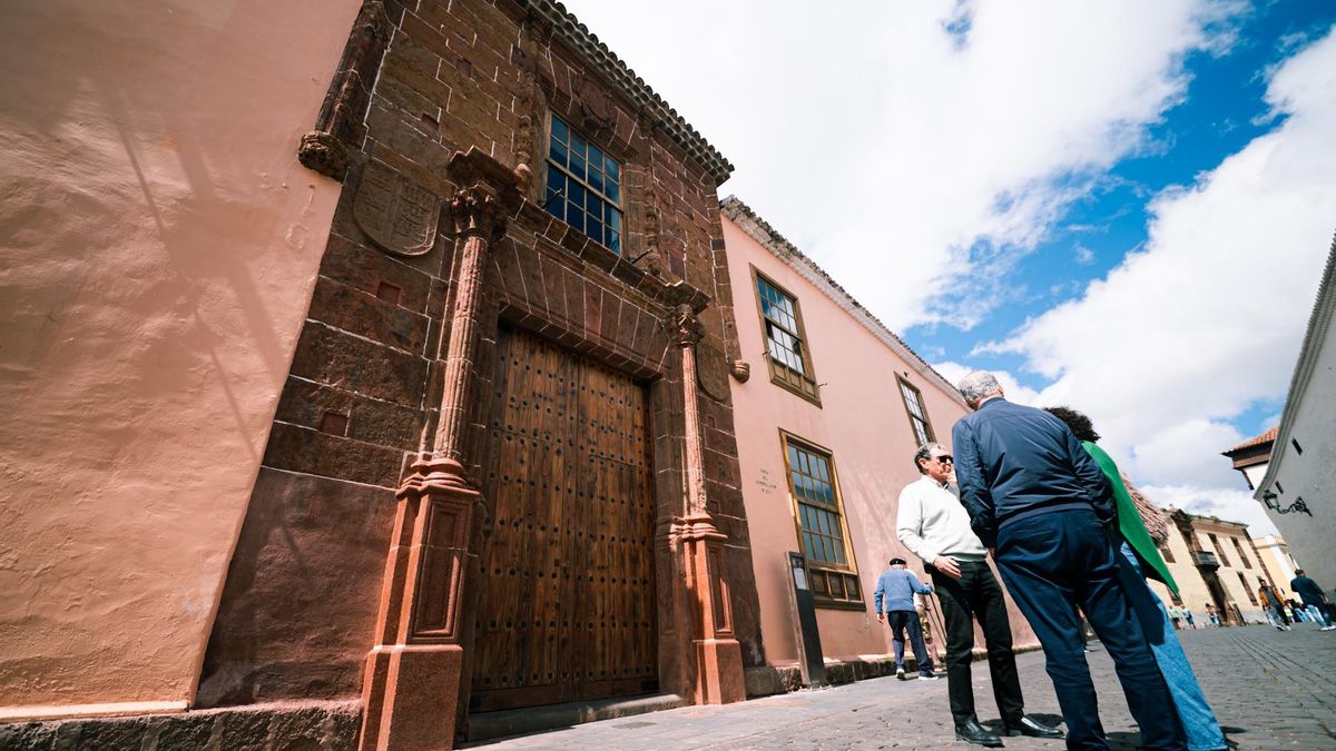La Laguna recupera la portada plateresca de la Casa del Corregidor tras casi diez años oculta detrás de un andamio