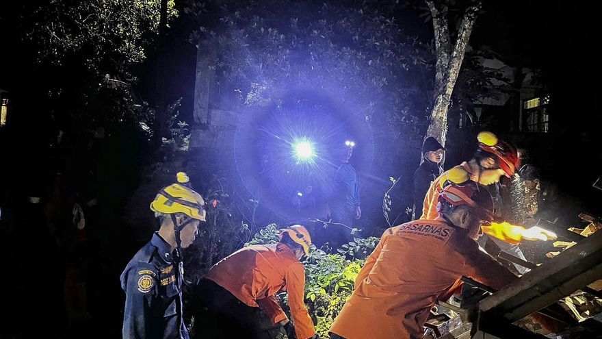 Al menos dos muertos y 21 desaparecidos por un alud en la isla indonesia de Java