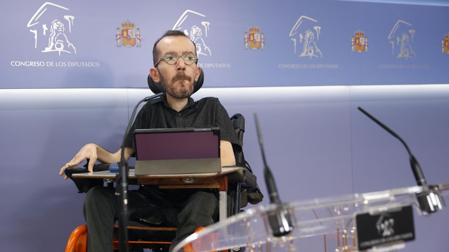 El portavoz de Unidas Podemos, Pablo Echenique durante la rueda de prensa tras la Junta de Portavoces del Congreso celebrada este martes. EFE/ Mariscal