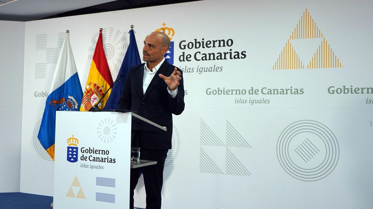 El portavoz del Ejecutivo, Alfonso Cabello (CC),en rueda de prensa tras la reunión del Consejo de Gobierno este lunes.