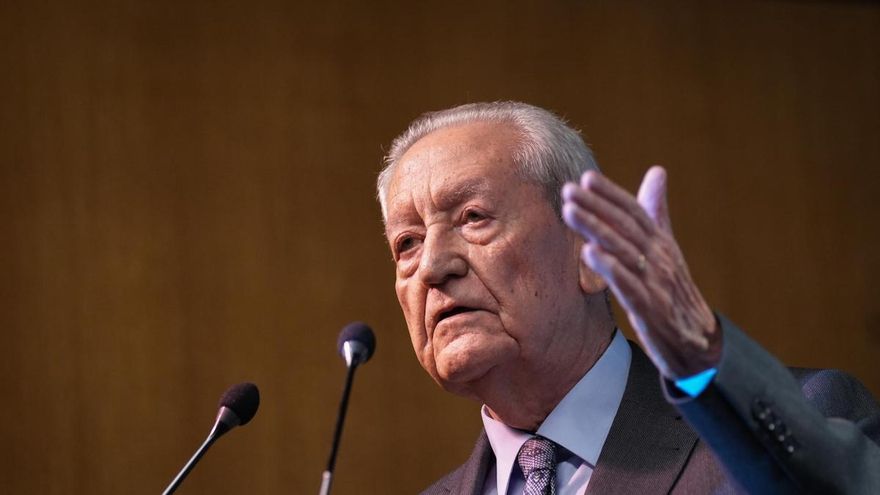 El expresidente de la Junta de Andalucía Rafael Escuredo durante unas jornadas de la Fundación Andalucía, Socialismo y Democracia.