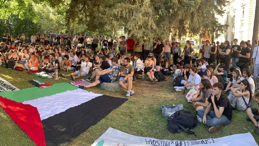 Dos universitarios de Sevilla, imputados por unas pintadas contra los ataques a Gaza y los "cómplices del genocidio"