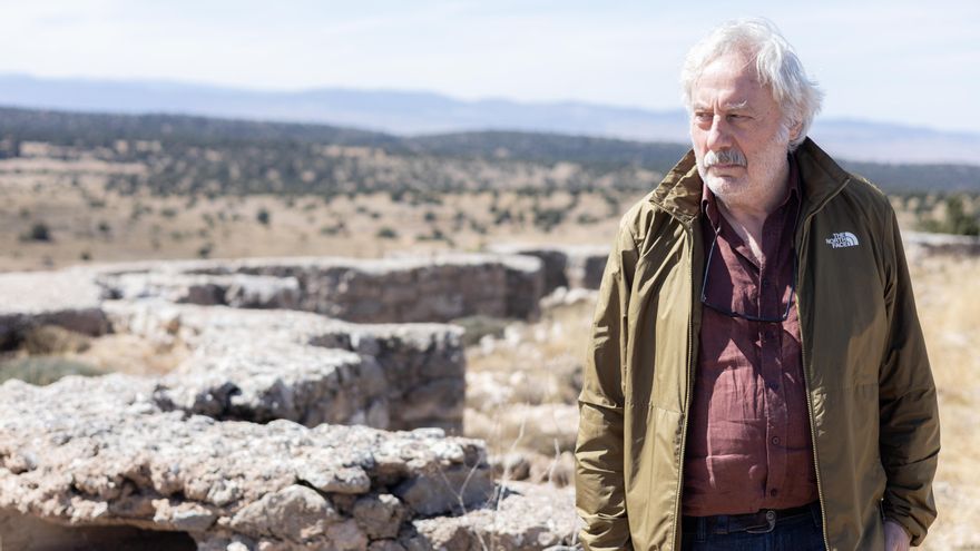 Julio Llamazares, en uno de los paisajes a los que viajó para reencontrarse con su padre