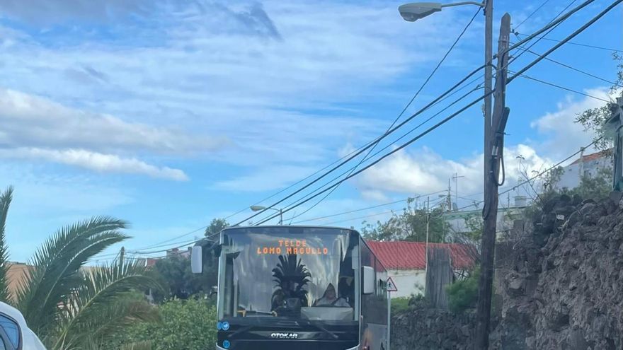 Los vecinos de Lomo Magullo piden restaurar la frecuencia horaria del transporte público suspendida por la pandemia