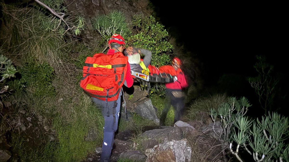 Rescatado por Cruz Roja tras sufrir una caída  cuando práctica ‘salto del pastor’ en Las Angustias