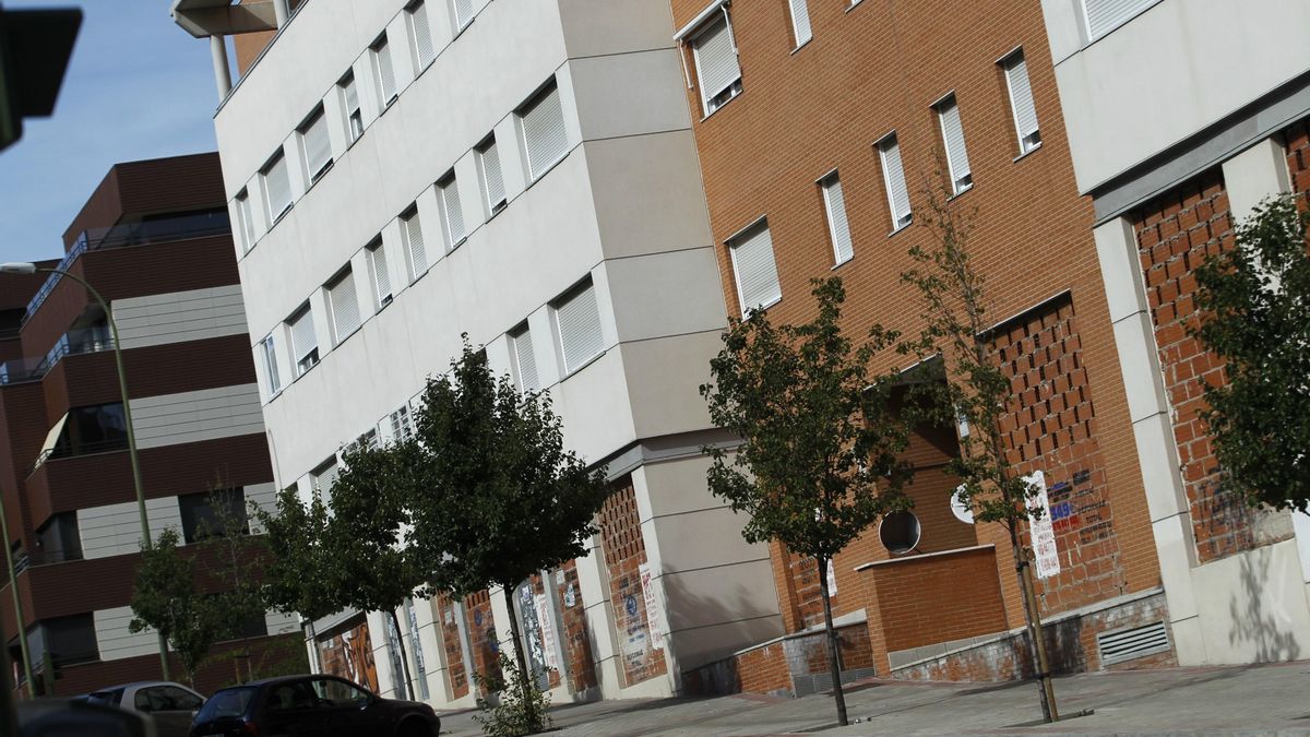 La banca debe 256 millones a las comunidades de vecinos por impago de cuotas de pisos que se quedan (EFE)