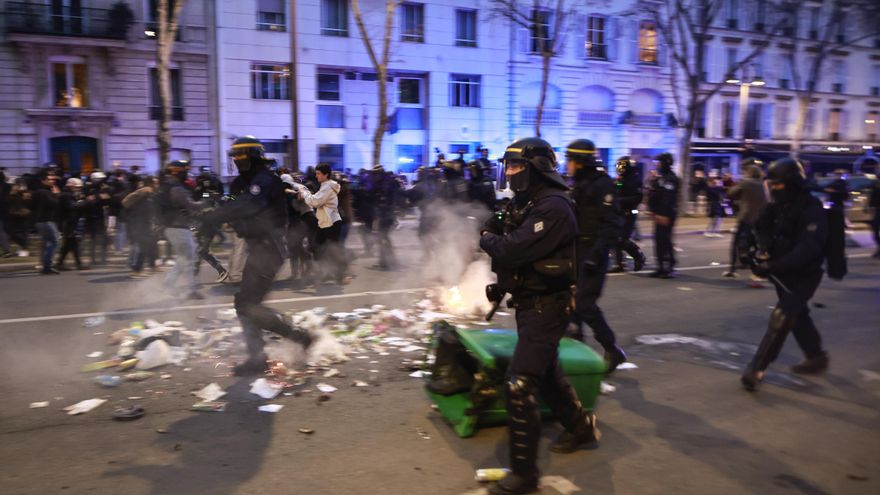 Disturbios y protestas en ciudades francesas tras el fracaso de las mociones de censura