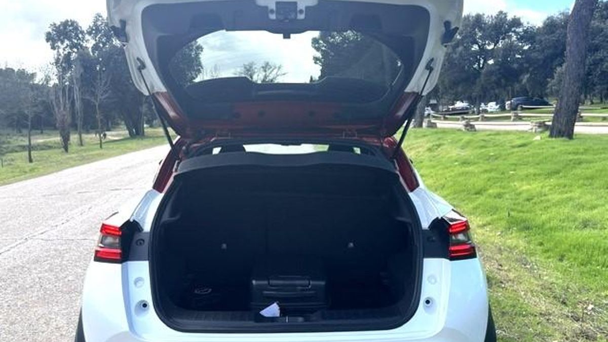 La versión híbrida pierde altura en el maletero con respecto a la de gasolina.