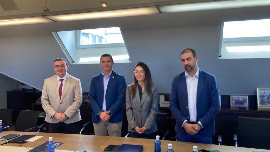 El Secretario General Del Sindicato De Policía Jupol, Aarón Rivero, El Secretario General Del Sindicato De Guardia Civil Jucil, Ernesto Vilarino Y El CEO De Aikit, Pablo Yusta.