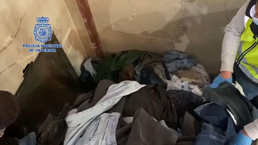 Detenidos tres empresarios por explotar a 21 migrantes y esconder a varios en un zulo sin salida