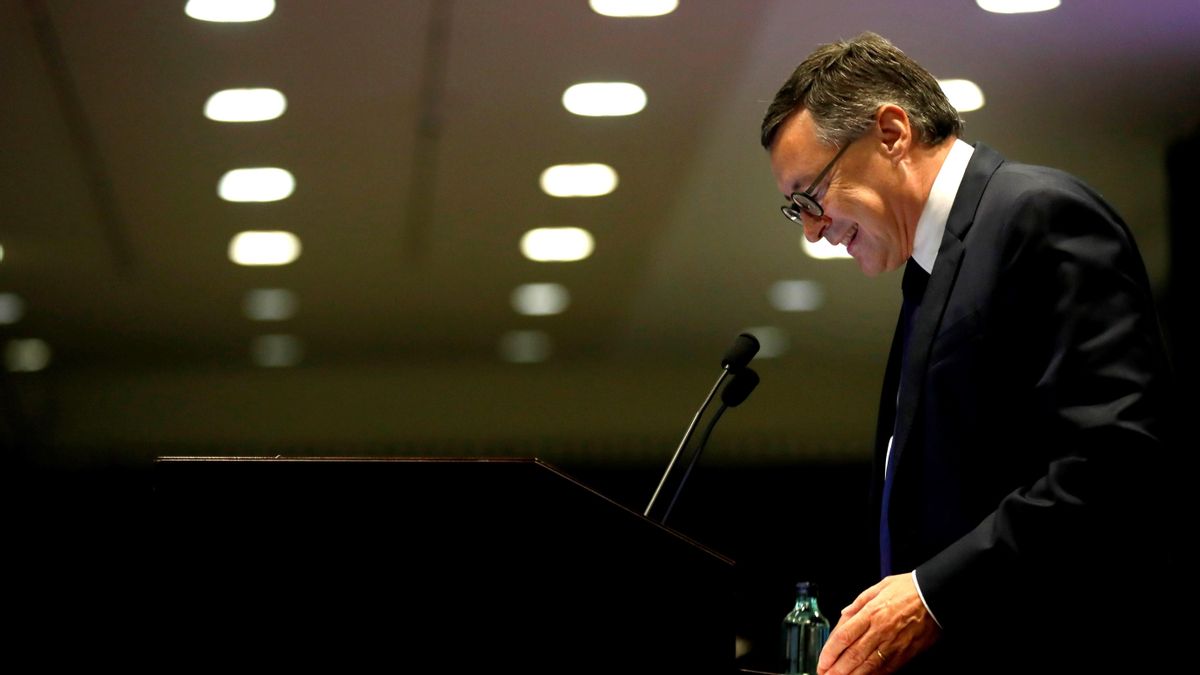 Indra oficializa el nombramiento de Ángel Simón como presidente tras la salida de Escribano