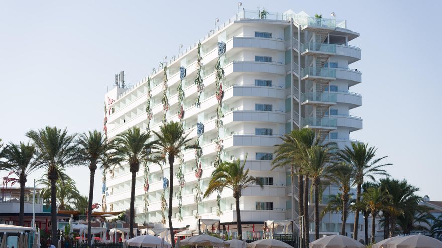 Hotel a pie de la Playa d'en Bossa.