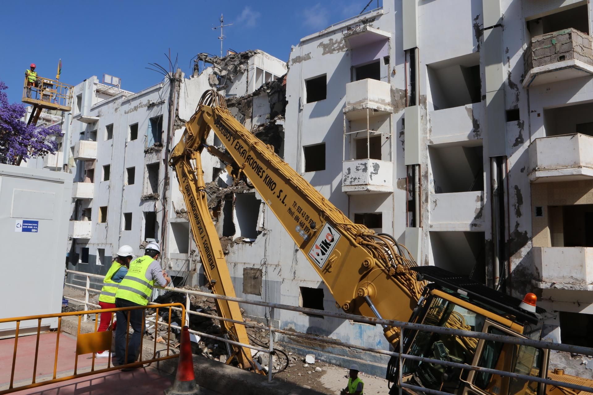 Demolición de las antiguas viviendas de Tamarecite