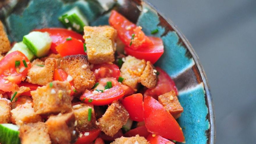 El gazpacho sin triturar que lo italianos llaman 'panzanella'