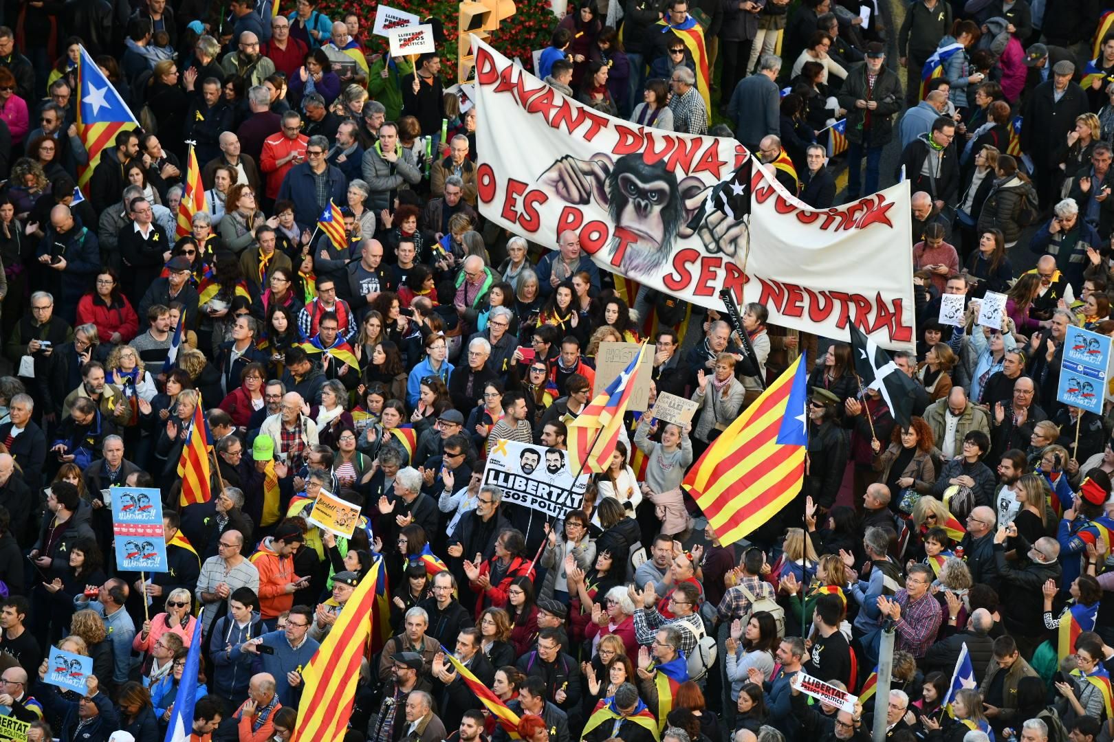Pancarta en la manifestación por la libertad de los presos: "Delante de una injusticia no se puede ser neutral"
