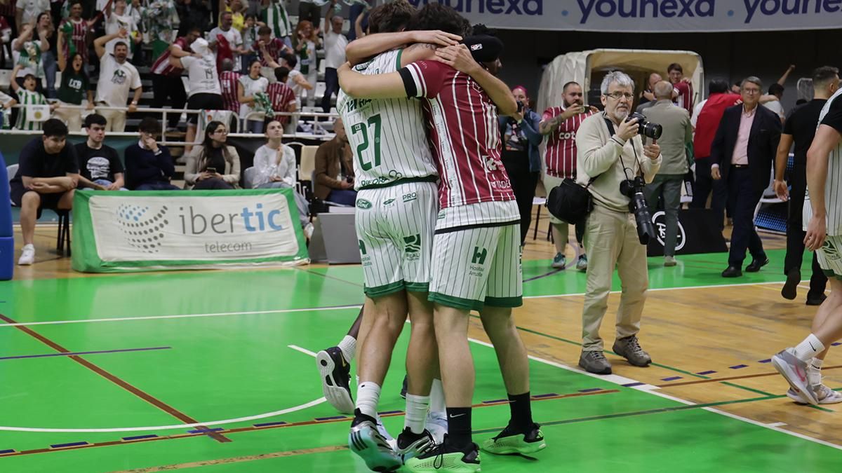 La celebración del ascenso del Coto Córdoba CB a Primera FEB, en imágenes