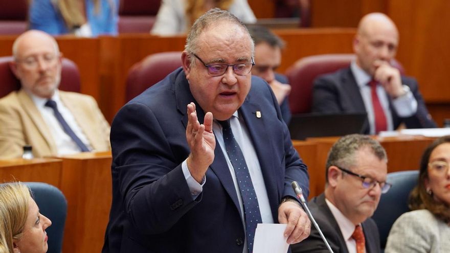 El recién elegido vicepresidente del Consejo Interterritorial de Salud, Alejandro Vázquez, durante una sesión plenaria en las Cortes de Castilla y León.