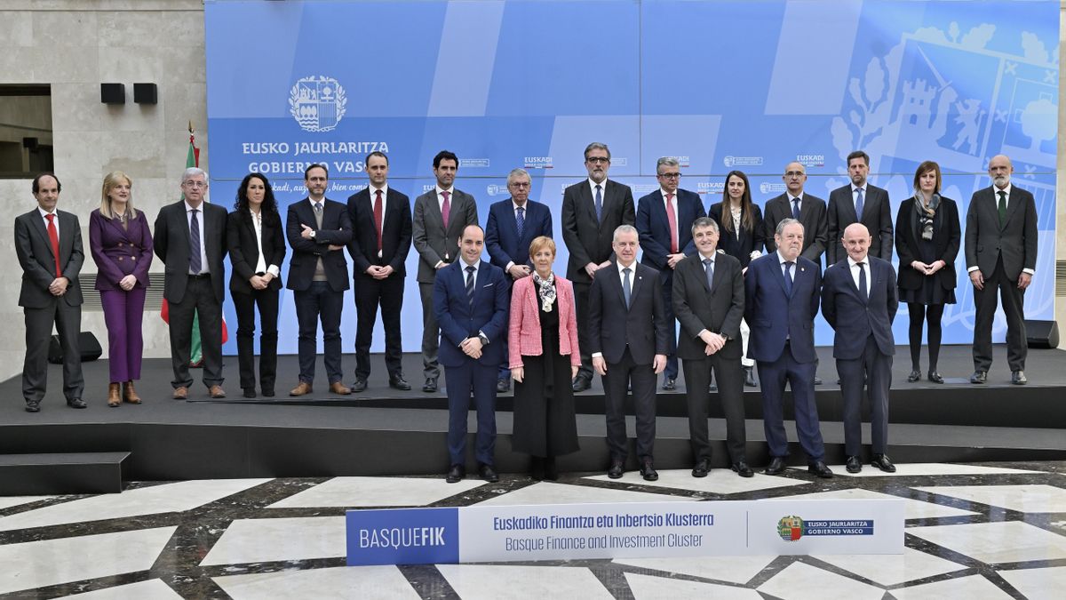 Foto de familia del nuevo cluster.