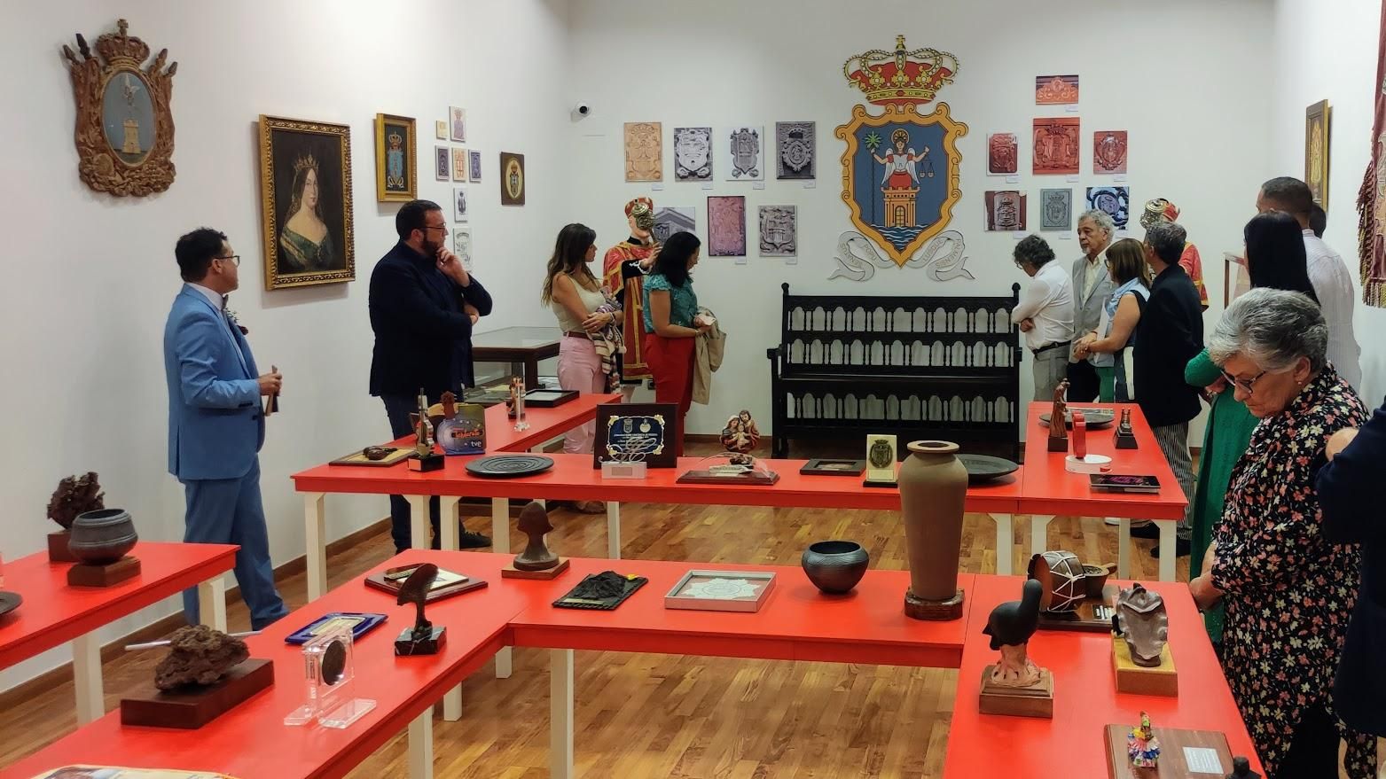 Un momento de la inauguración de la exposición.