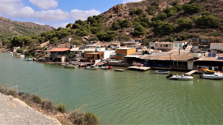 La Algameca Chica: el poblado centenario con vistas al Mediterráneo que vive en "armoniosa anarquía"