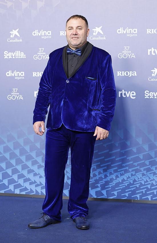 Jordi Pujol en la Gala de los Goya con el smoking de Pedro Juan Glez.