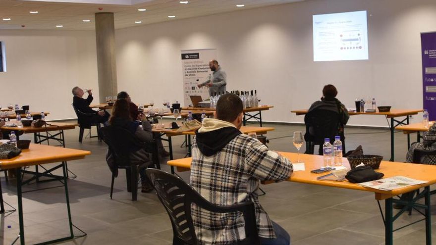 Bodegueros de Garafía se forman en gestión enoturística y análisis sensorial de vinos