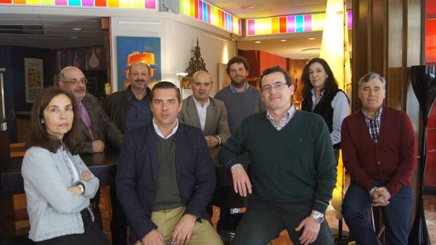 Javier Herradón, nuevo presidente del Colegio Oficial de Farmacéuticos de León, y su equipo.