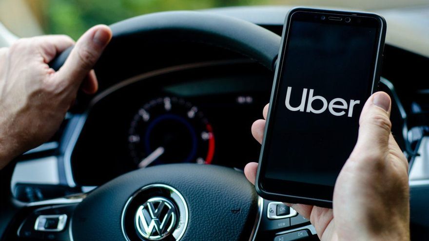 Tomar Uber, comer chocolate y salidas en pareja, lo que más se ajusta en la era Milei