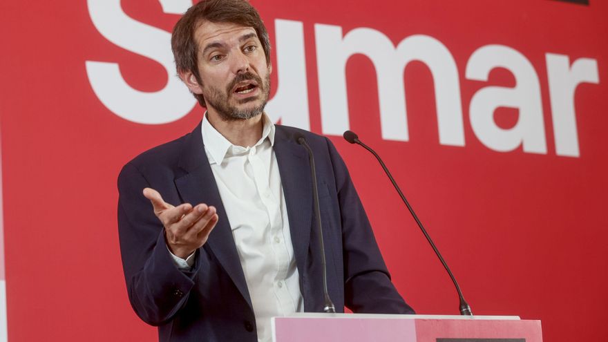 El portavoz de Sumar, Ernest Urtasun, durante la rueda de prensa que ofreció este lunes en Madrid. EFE/ Fernando Alvarado