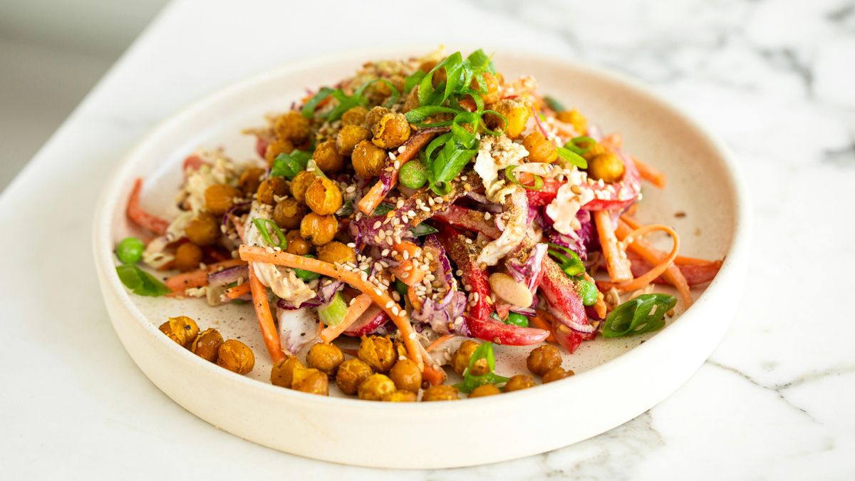 Ensalada de garbanzos con verduras.