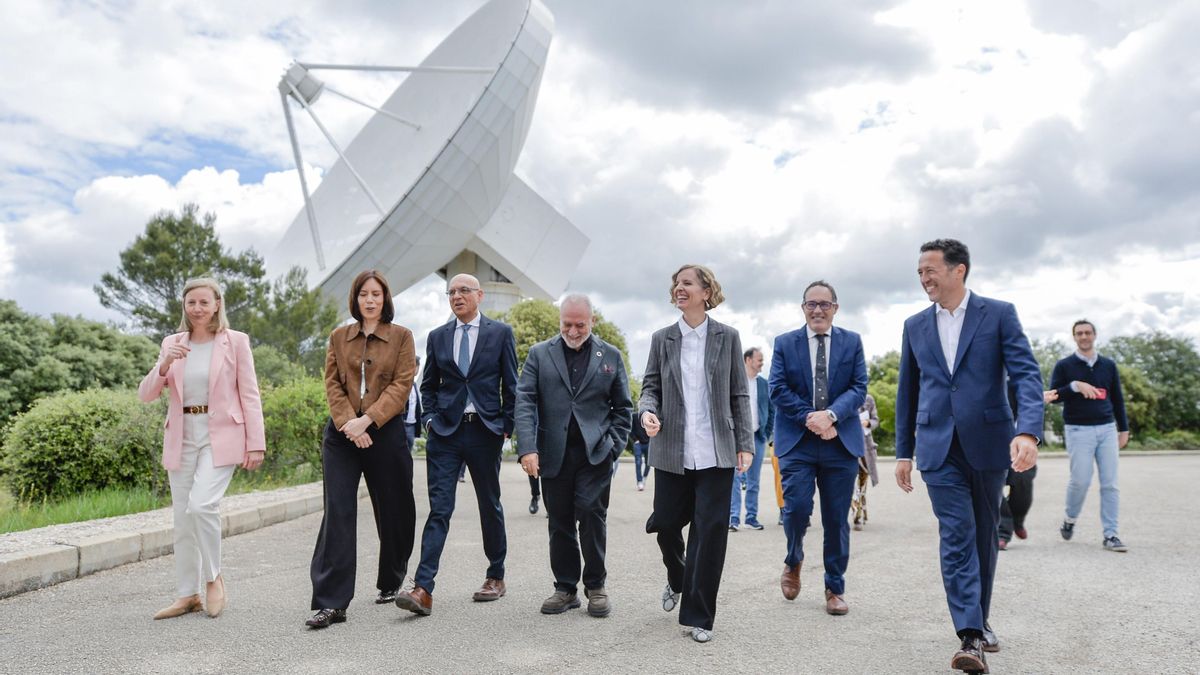 La ministra de Ciencia, Innovación y Universidades, Diana Morant, en el observatorio de Yebes.