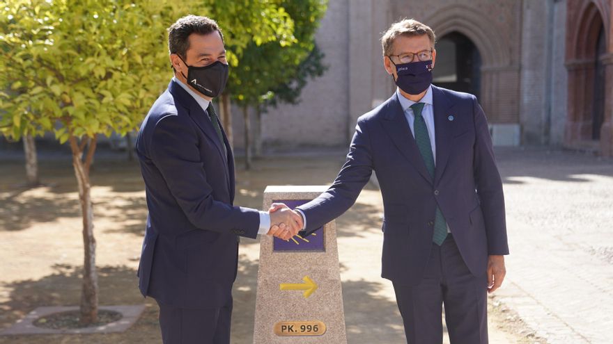 Archivo - Juanma Moreno (i.) y Alberto Núñez Feijóo, en Sevilla (Fotografía de archivo)