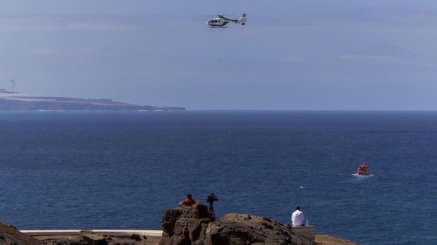 La búsqueda de los menores que cayeron al mar en Gran Canaria continúa sin buzos por mala mar