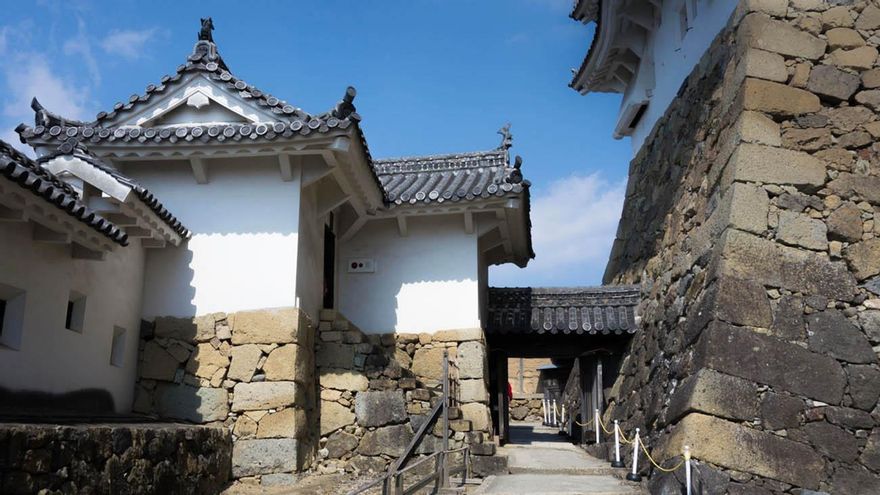 El acceso al Castillo de Himeji, en Japón.