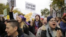 Varias mujeres se manifiestan en el Día contra la Violencia Machista en Madrid