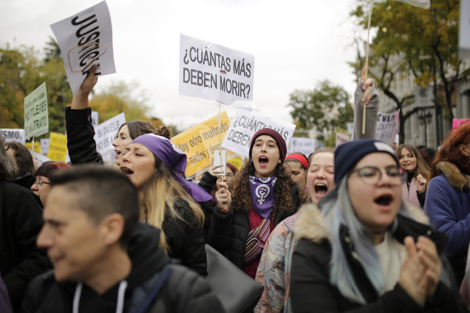 "¿Cuántas más deben morir?": pancarta contra los asesinatos machistas