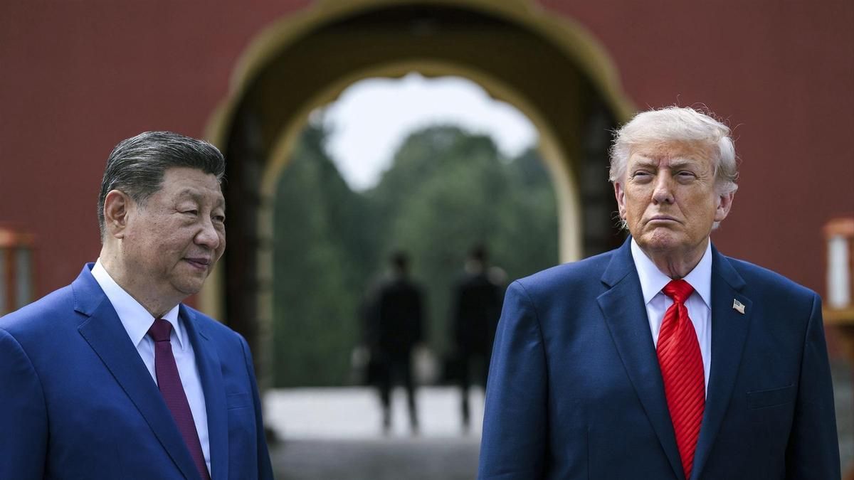 EuropaPress 7533135 may 18 2026 beijing china chinese president xi jinping left stands with us (1)