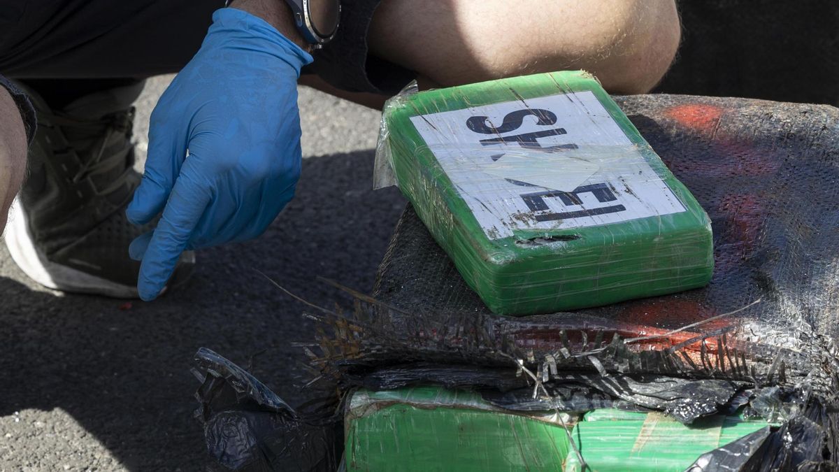 Detalle de uno de los fardos de coca interceptados rumbo a Vigo.