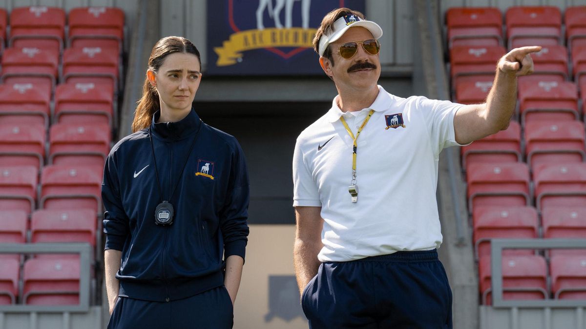 Tanya Reynolds y Jason Sudeikis en 'Ted Lasso'.