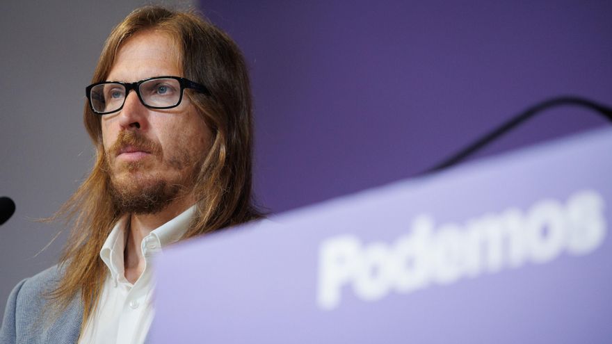 Archivo - El secretario de Organización y Portavoz de Podemos, Pablo Fernández, durante una rueda de prensa, a 2 de septiembre de 2024, en Madrid (España).