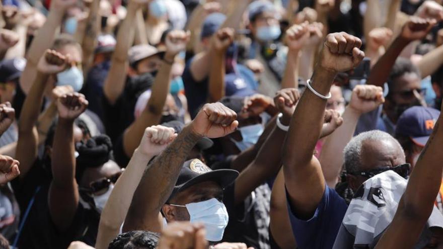 Protesters during a George Floyd Memorial demonstration at Cadman Plaza in Brooklyn , New York, USA, 04 June 2020.