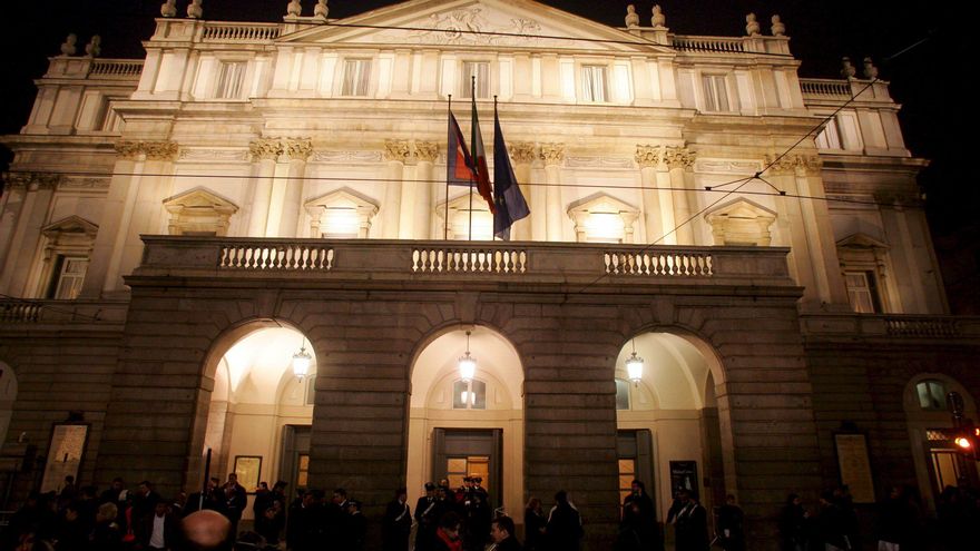 Vista exterior del teatro de "La Scala" de Milán, Italia. EFE/Enrico Oliveiro/Archivo