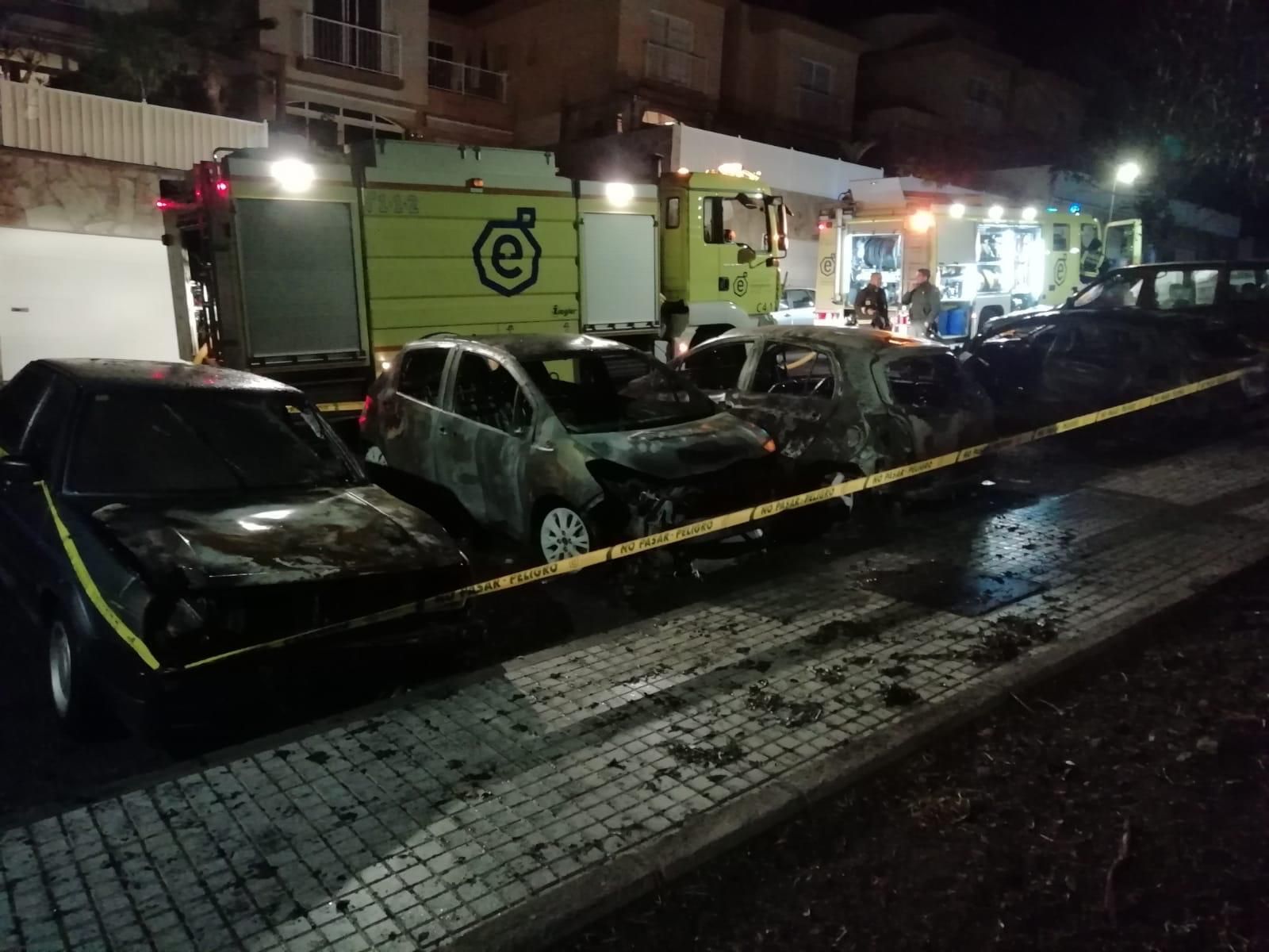 Coches calcinados en Arguineguín