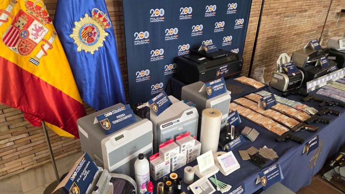 Desarticulada una organización criminal en Málaga dedicada a fabricar permisos de conducir falsos del Reino Unido