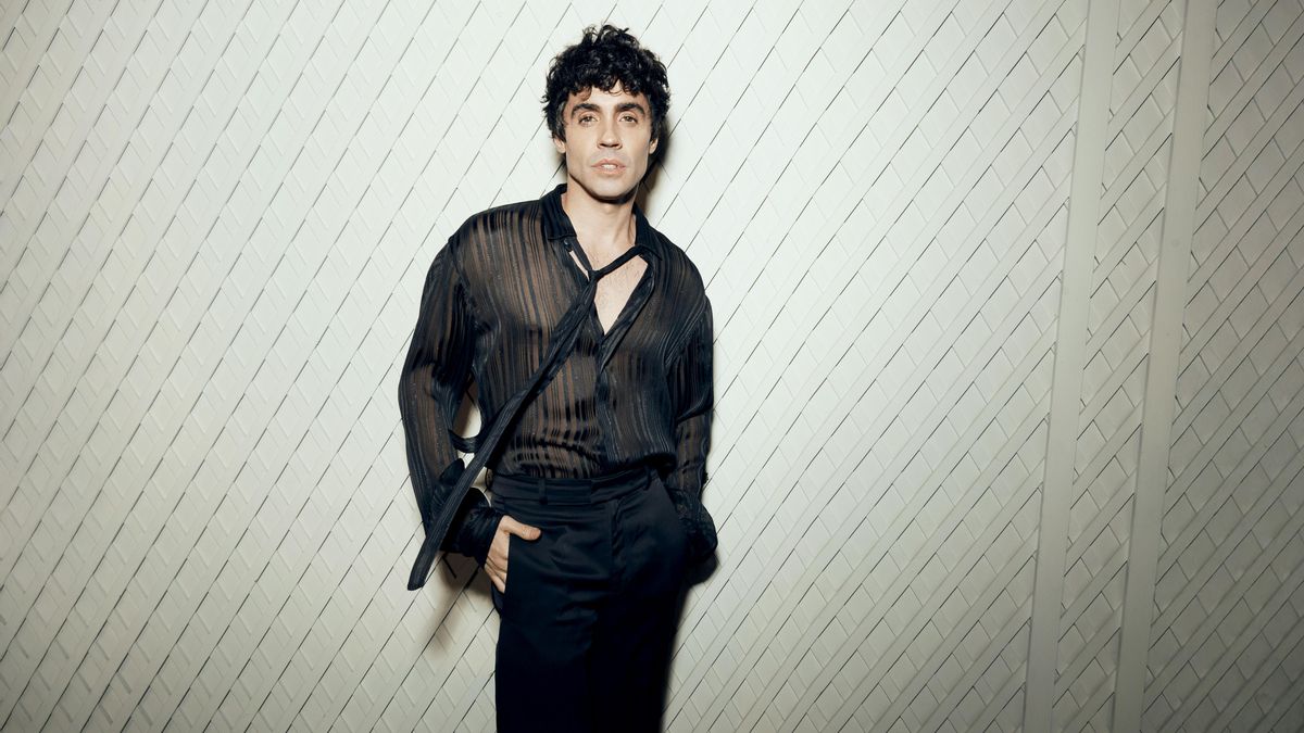 Javier Ambrossi, presentador del Benidorm Fest 2026