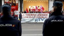 Extrabajadores de RTVV junto a la Audiencia Nacional.