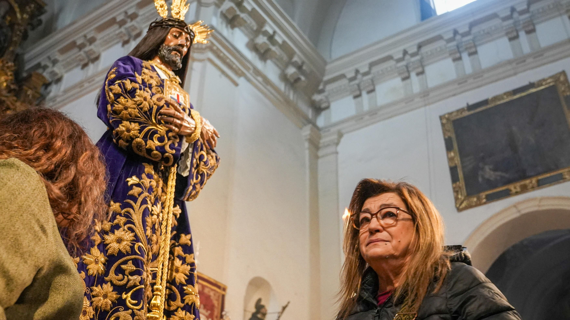 Los besapiés de Jesús Rescatado y del Cristo del Remedio de Ánimas, y el besamanos de Jesús, Divino Salvador, en su Prendimiento, en imágenes