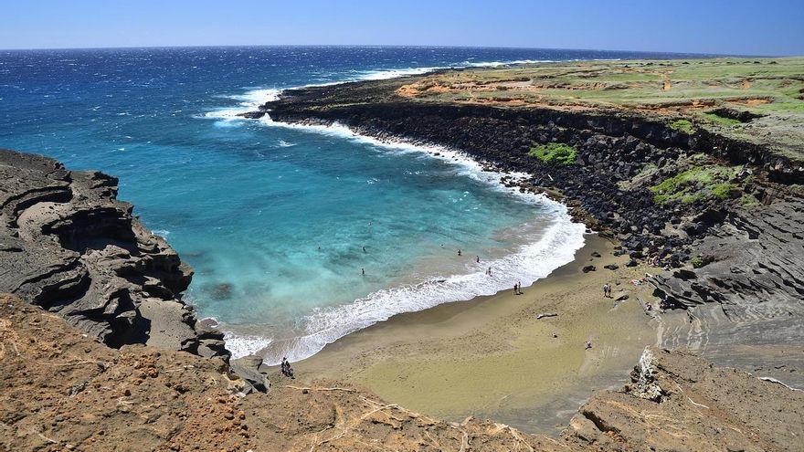 Estas son las únicas cuatro playas de todo el mundo que encontrarás con arena verde