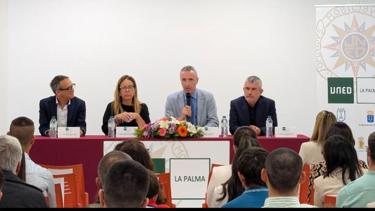 La UNED celebra el acto de graduación en la nueva sede de Los Llanos de Aridane.